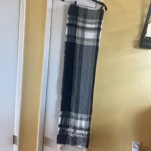 D&Y Throw on Blanket